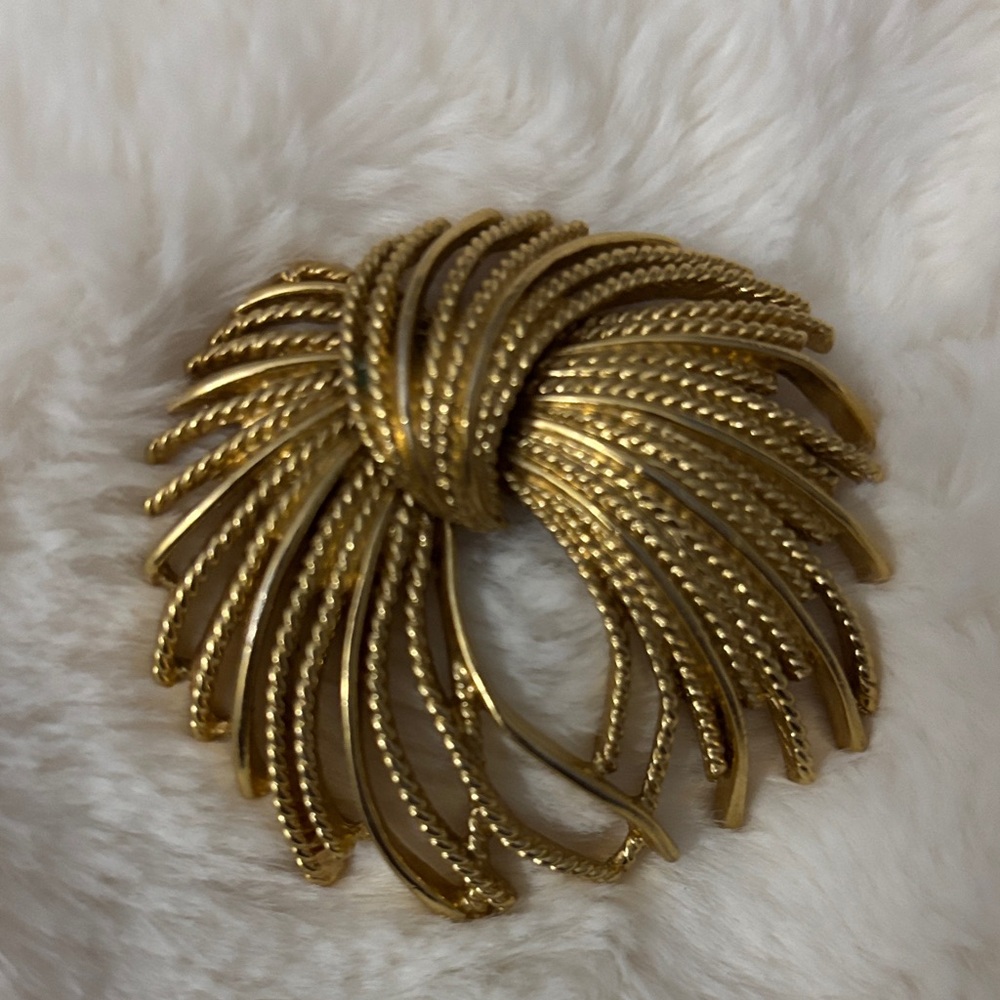Vintage Gold Swirl Brooch - Statement Pin